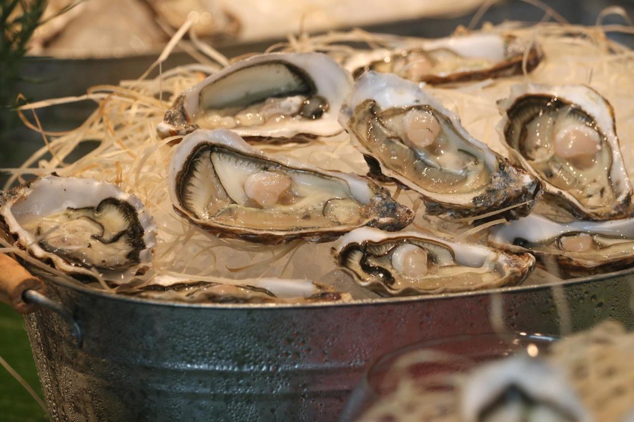 Chatrium Grand بانكوك المظهر الخارجي الصورة Oysters on ice